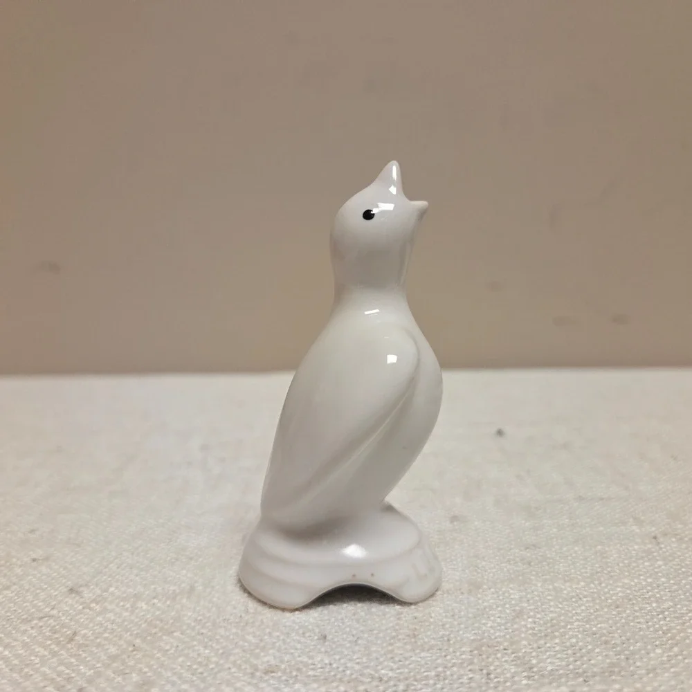 Le Creuset Pie Bird Funnel White Stoneware Steam Vent Baking Tool